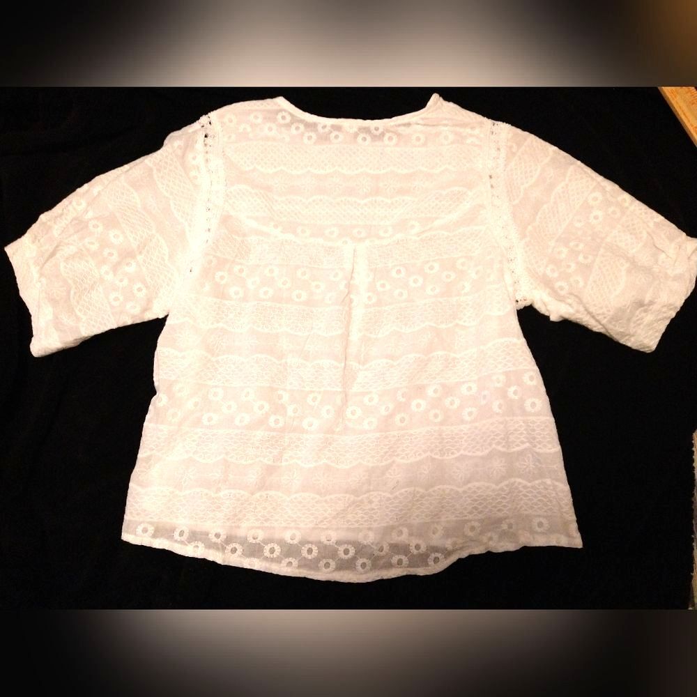White lacy lace flowing floral blouse short sleeves - Picture 8 of 8
